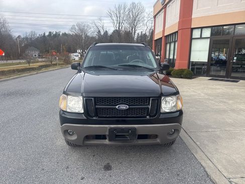 Used 2003 Ford Explorer Sport Trac XLT image 2