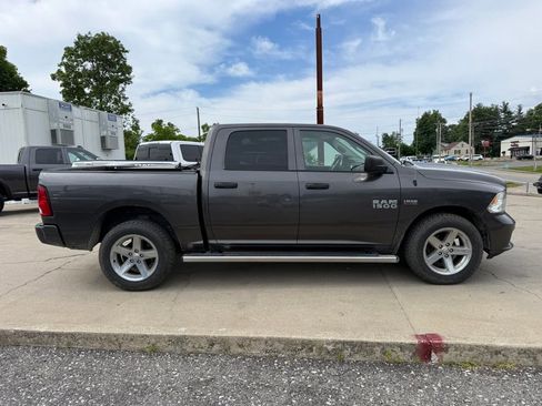 Used 2017 RAM 1500 Express AWD/4WD image 3
