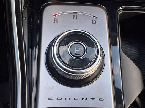 Certified 2024 Kia Sorento SX Prestige w/ Panoramic Sunroof Package AWD/4WD image 9