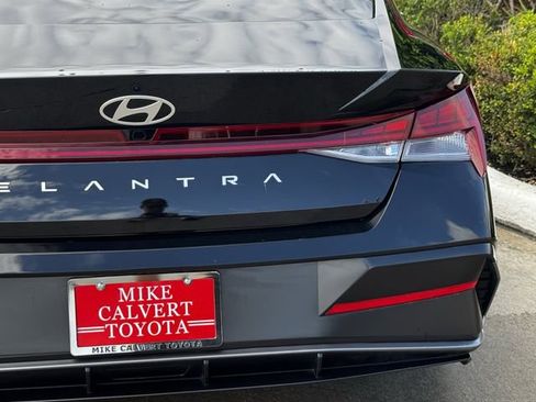 Used 2025 Hyundai Elantra SEL FWD image 9