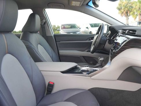 Used 2020 Toyota Camry XLE FWD image 15
