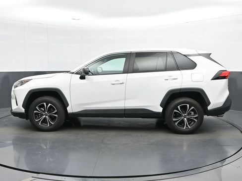 Used 2022 Toyota RAV4 LE FWD image 5