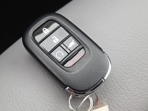 Used 2025 Honda Pilot EX-L image 33