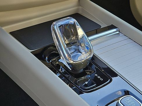 New 2026 Volvo XC60 B5 Ultra w/ Protection Package Premier image 13