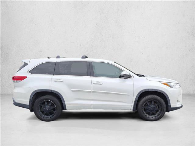 Used 2017 Toyota Highlander LE AWD/4WD image 5