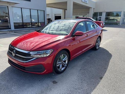Certified 2024 Volkswagen Jetta SE w/ Panoramic Sunroof Package image 3