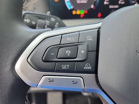 Certified 2025 Volkswagen Tiguan SE FWD image 29