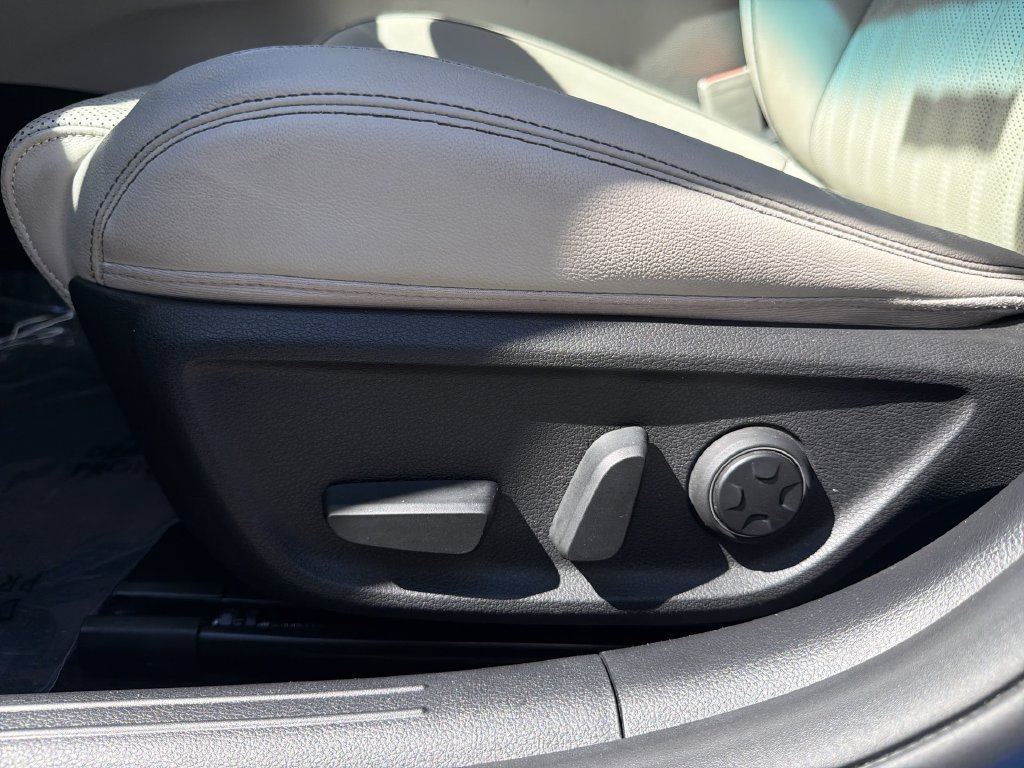 Used 2022 Genesis G70 3.3T RWD image 38