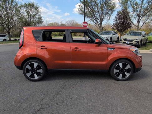 Used 2018 Kia Soul + image 9
