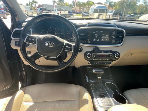 Used 2019 Kia Sorento EX FWD image 14