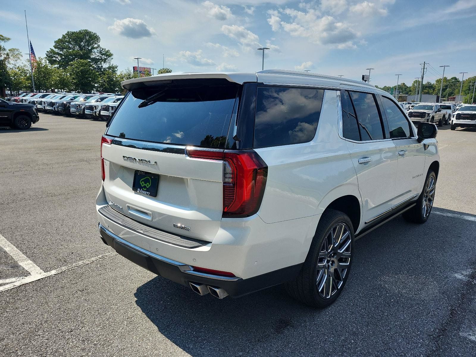 Certified 2025 GMC Yukon Denali Ultimate AWD/4WD image 3