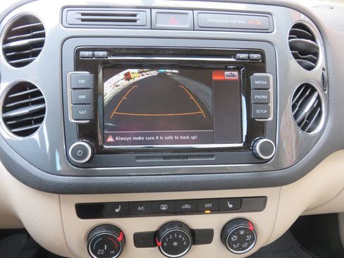 Used 2015 Volkswagen Tiguan S image 19