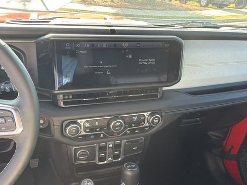 Used 2025 Jeep Wrangler Sahara w/ Safety Group image 32