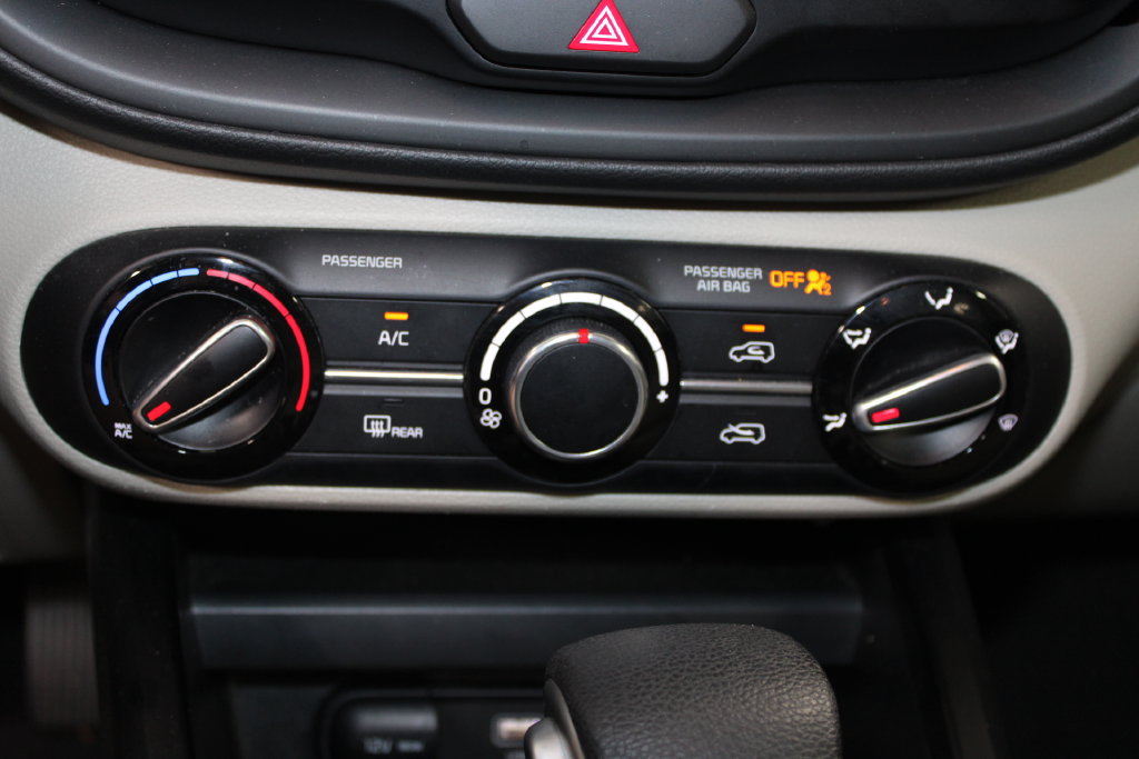 Used 2025 Kia Soul LX w/ LX Technology Package FWD image 27