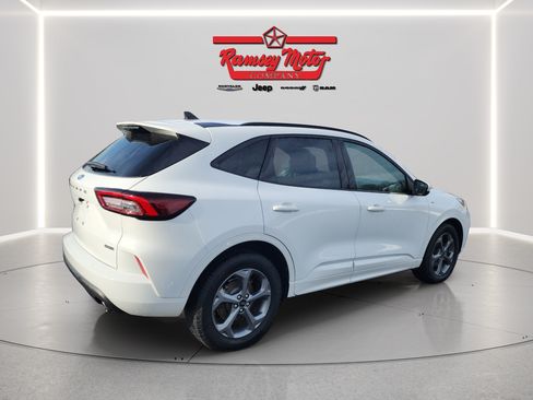Used 2023 Ford Escape ST-Line Select AWD/4WD image 5