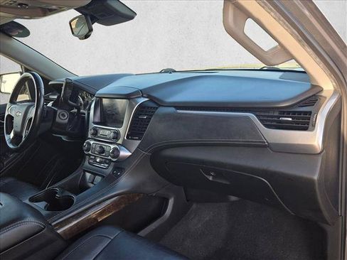 Used 2019 Chevrolet Suburban LT RWD image 19