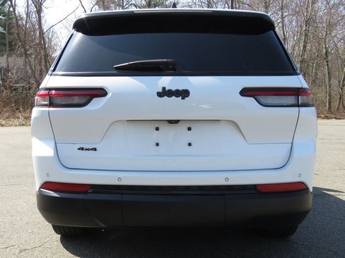 Used 2023 Jeep Grand Cherokee L Laredo image 6