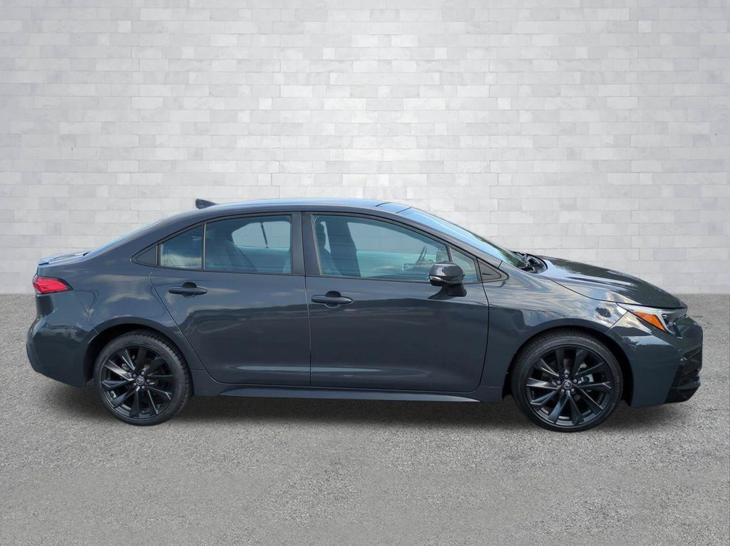 Used 2023 Toyota Corolla SE FWD image 3