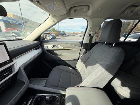 New 2025 Ford Explorer Active image 8