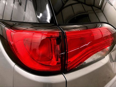 Used 2020 Chrysler Voyager L image 29