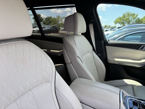 Used 2024 BMW X7 xDrive40i w/ Executive Package AWD/4WD image 32