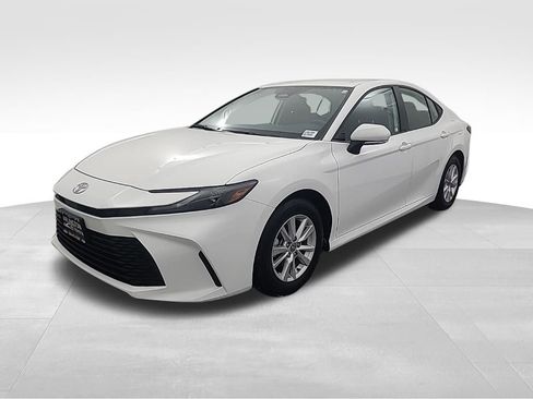 Used 2025 Toyota Camry SE image 9