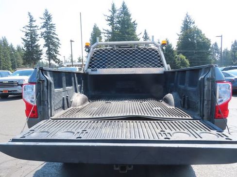 Used 2018 Nissan Titan SV AWD/4WD image 8