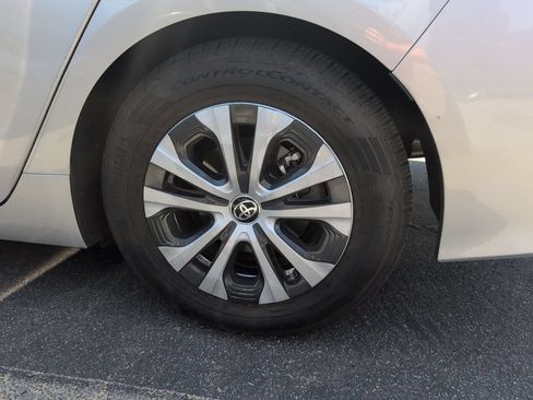 Used 2021 Toyota Prius Prime XLE w/ Carpet Mat Package (TMS) FWD image 8