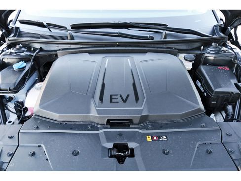 Certified 2025 Hyundai Ioniq 5 SEL RWD image 32