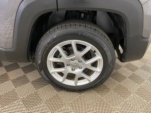 Used 2019 Jeep Renegade Latitude w/ Cold Weather Group AWD/4WD image 11