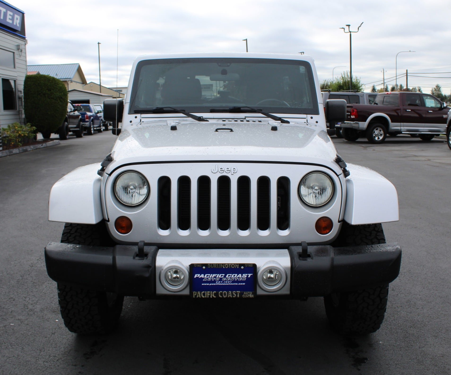 Used 2012 Jeep Wrangler Unlimited Sahara w/ Connectivity Group AWD/4WD image 10