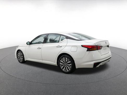 Used 2025 Nissan Altima 2.5 SV FWD image 7