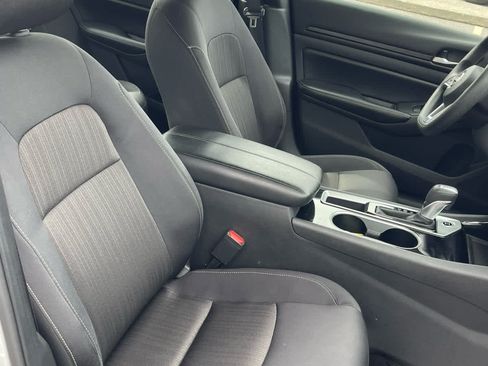 Used 2024 Nissan Altima 2.5 SV FWD image 18