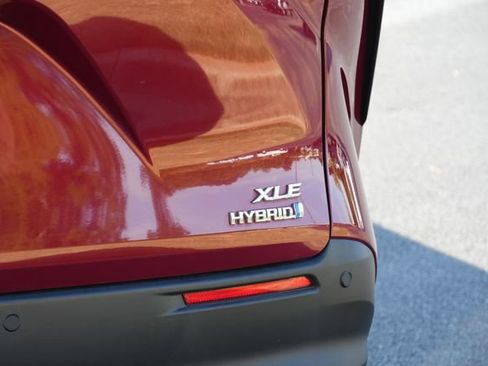 Used 2023 Toyota Sienna XLE FWD image 7