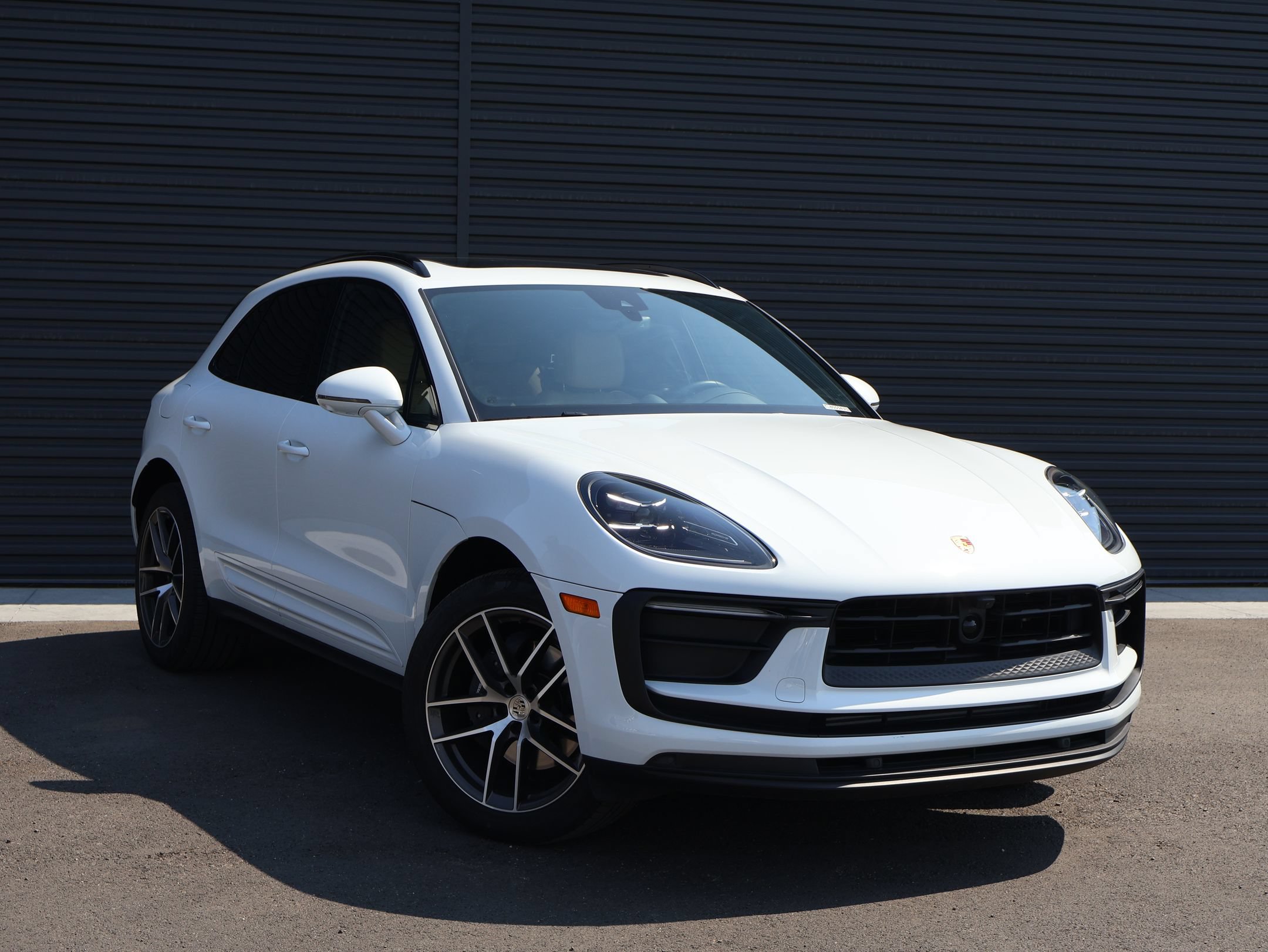 Certified 2026 Porsche Macan AWD/4WD image 8