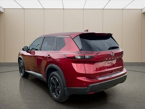 Used 2025 Nissan Rogue SV FWD image 18