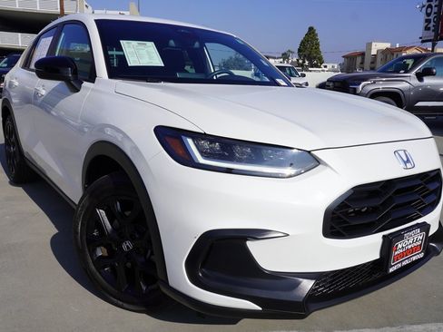 Used 2023 Honda HR-V Sport image 2