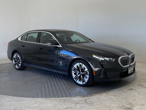 New 2026 BMW 530i xDrive w/ Premium Package image 7