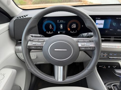 Used 2025 Hyundai Kona SEL image 28