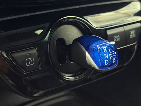 Used 2020 Toyota Prius LE AWD/4WD image 30