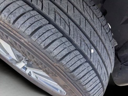 Used 2024 Nissan Pathfinder SL w/ Black Appearance Package image 41