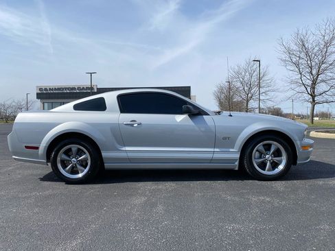 Used 2005 Ford Mustang GT RWD image 4