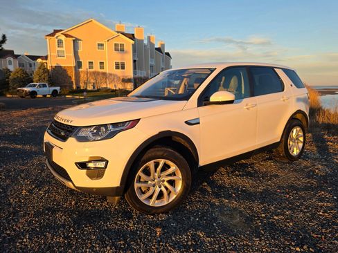 Used 2018 Land Rover Discovery Sport HSE image 2