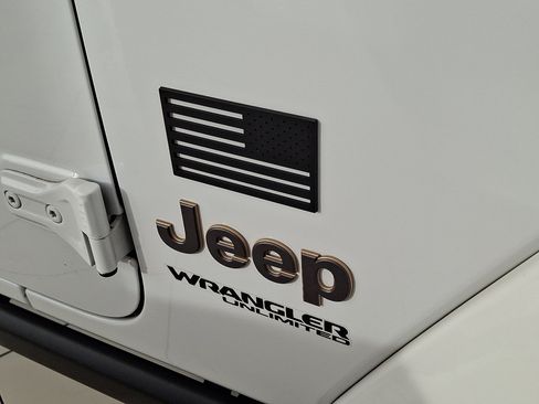 Used 2022 Jeep Wrangler Unlimited Rubicon w/ Xtreme Recon 35" Tire Package image 14