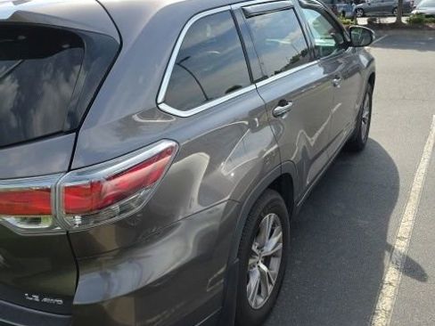 Used 2016 Toyota Highlander Plus AWD/4WD image 4