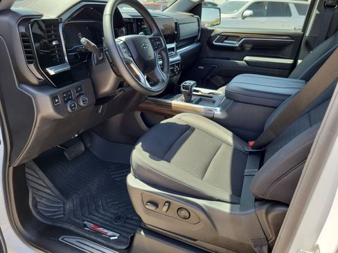 Used 2024 Chevrolet Silverado 1500 LT Trail Boss w/ Convenience Package II image 14