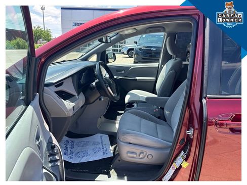 Used 2018 Toyota Sienna LE AWD/4WD image 10