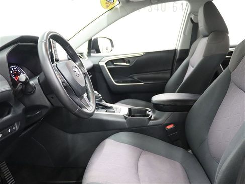 Used 2019 Toyota RAV4 XLE image 10