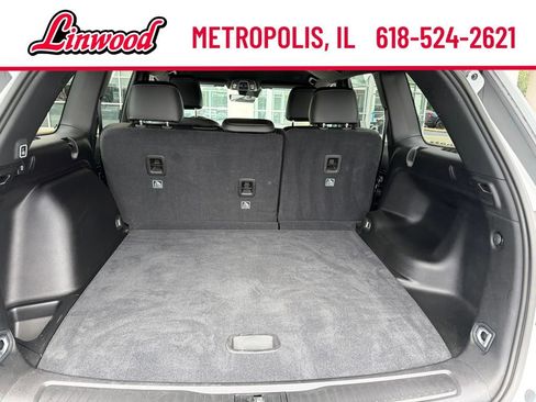 Used 2025 Jeep Grand Cherokee Altitude AWD/4WD image 13