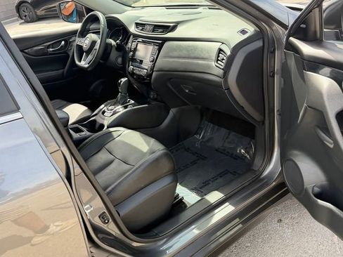 Used 2017 Nissan Rogue SL image 26